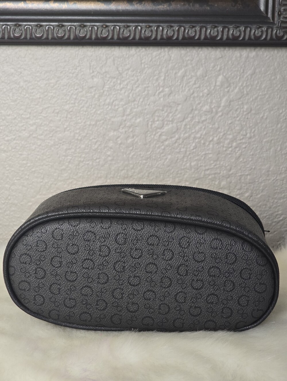 GUESS Logo Zip Makeup Bag Case w/ Top Handle, Black & Gray Logo Print - Picture 5 of 10